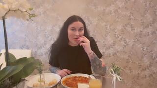 Miss FFW eating cheese pizza and doughballs