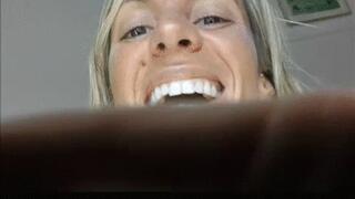 nelle mani di Eleonore - in the hands of Eleonore ( MP4 - MOBILE VERSION )