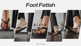 Modeling big feet in flip flops (8)