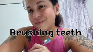 Look how I brush my teeth right after waking up.