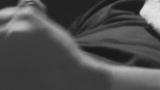 Écrasement de la tête en pleine masturbation