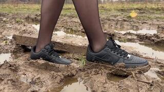 Nike air 1 got stuck in mud, sneakers wrecked, sneakers in mud, girl stuck in mud, muddy sneakers