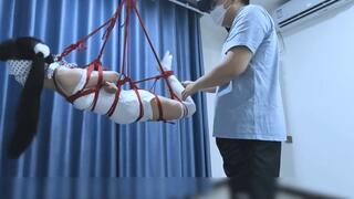 hui35-A girl in white stockings was humiliated by a rope bondage artist.