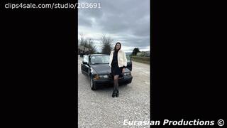 321 B - Jessy driving old BMW pedal cam