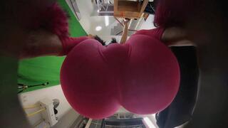 VR360 ERER POV Big butt squashes dwarf