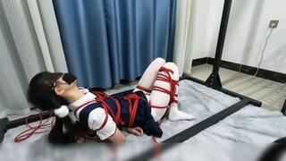 hui26-The girl's mouth was taped shut, and she was brought to orgasm with a vibrator.