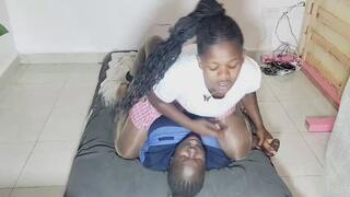 Facesiting between Betty and Maggie