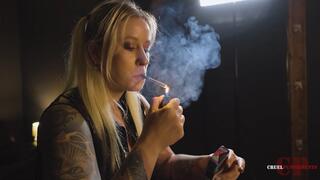 Solitary smoking 4K MP4