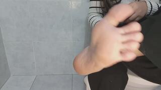 Sweaty feet , snocks , and slippers