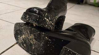 Princess crush cheese and rhum cakes under her ankle patent boots