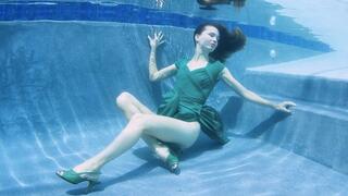 Wetlook Tease – Vintage Dress Soaked & Underwater Play (Preview Version) 1080p