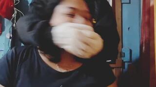 Ladrón me sorprende!! Mano en mi boca y me sacude sin piedad.