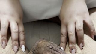 (078) Sensual scratches to orgasm