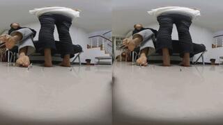 3DVR180 Two friends and are looking for smaller friends 1