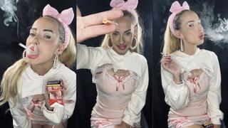 Your Sugar Babe Chain smokes marlboro red in her new Outfit