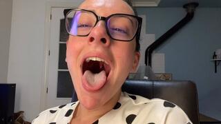 Raw and intimate girlfriend night yawning