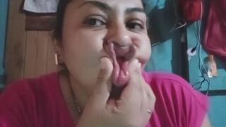 Close up: jugando con mis labios, sonidos naturales.