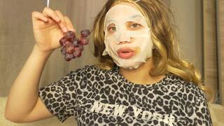 I show you my daily facial routine, I cleanse and care for my face with face masks and creams.