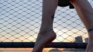 NYC feet, CatPrincess at the Brooklyn Pier, foot show