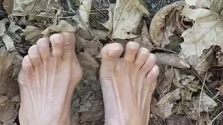 2 .Melove .Sexy Small Feet with No Nail Polish Outdoor