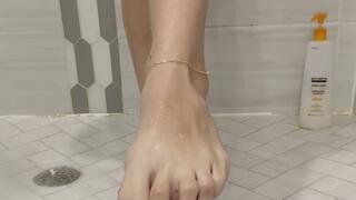 Sexy shower soles and toes