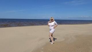 Golden rain 106 - Splashes on beach