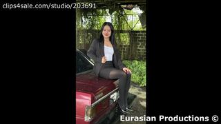 324 - Pine revvng old Corolla before work in heels