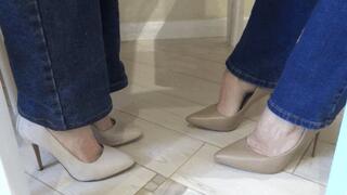 women swap shoes with each other 6nD
