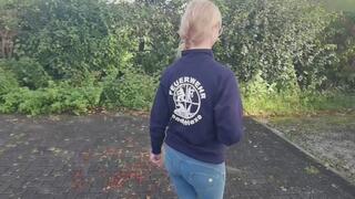 Feuerwehr Praktikantin public gefickt + gratis BONUS VIDEO
