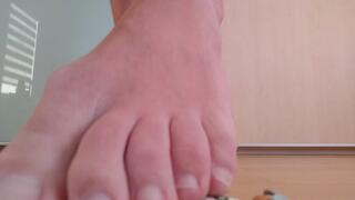 A giant is crushing tinies in front of you