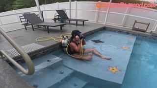 Carissa in FFM with backpack tank and Flesh colored Leohex suit