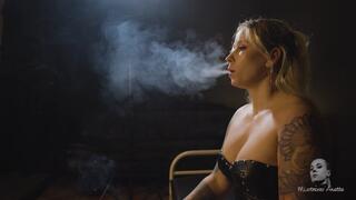 Between her lips part1 4K MP4