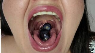 swallow bunch of grapes