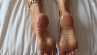 Milah the absolute Queen of Foot Soles and Toejob enjoying a sublime session with her slave