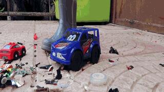 Dangerous wellies of a giantess MP4