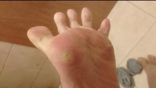 After Work Sock Removal – Toe Play, Dirty Soles & Toe Control CLOSE-UP ?