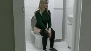 You can hear loud splashes, big plops WMV FULL HD 1080p