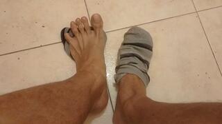 Sock Removal & Toe Play – Close-Up Toes & Barefoot Reveal ?