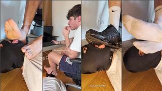 Ignoring the human foostool at my feet under the desk (Sneakers, Socks, Feet) - 4k