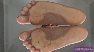 Giantess Stepping on Glass - 4K MP4