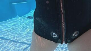 Carissa in the vintage wetsuit and scuba with purple Leohex pop