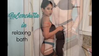 LaConchitta in Relaxing bath