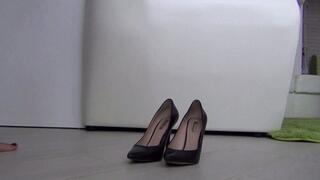 Gorgeous legs and black leather shoes b