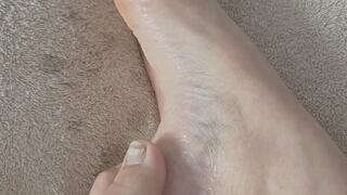Watch My Oiled Feet Shine | Slow Soles & Toe Play