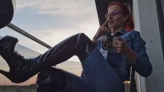 HOOKED ON SMOKE – Chain Smoking Addiction & Coffee Ritual in Jeans & Leather Boots
