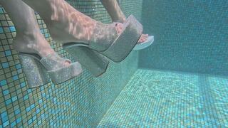 SARAH AND LUCIANA UNDERWATER TRAMPLING - SCUBA SHOE AND FOOT FETISH