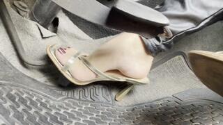 Ely can't start the old car barefoot