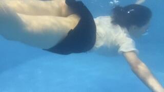 Wetlook in sheer top with underwater shooting! Bubbles!