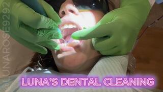 LUNA GETS HER TEETH CLEAN