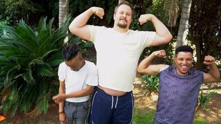 Massive Size Comparison – 2 Giants vs 2 Tiny Men (Height, Hands, Legs & Biceps)